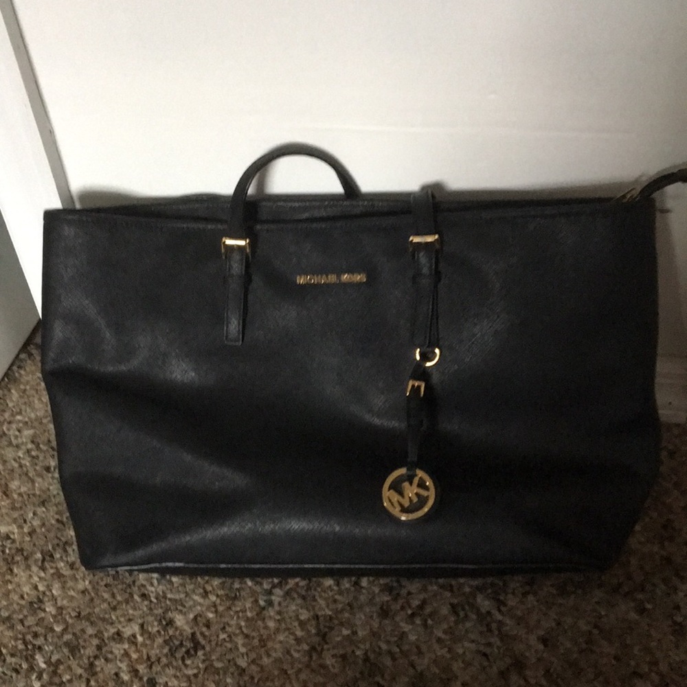 Michael Kors jet set bag